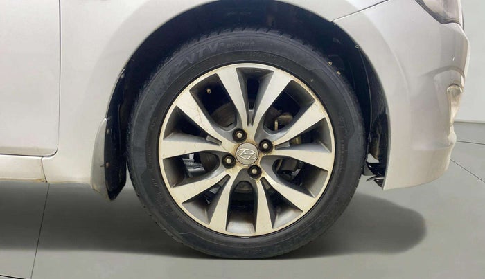 2016 Hyundai Verna 1.6 VTVT SX AT, Petrol, Automatic, 1,11,452 km, Right Front Wheel