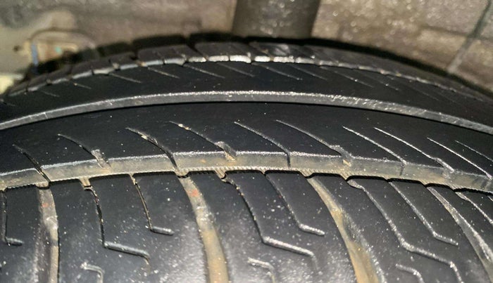 2018 Hyundai Grand i10 SPORTZ AT 1.2 KAPPA VTVT, Petrol, Automatic, 27,491 km, Right Rear Tyre Tread