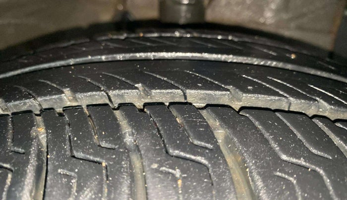 2018 Hyundai Grand i10 SPORTZ AT 1.2 KAPPA VTVT, Petrol, Automatic, 27,491 km, Right Front Tyre Tread