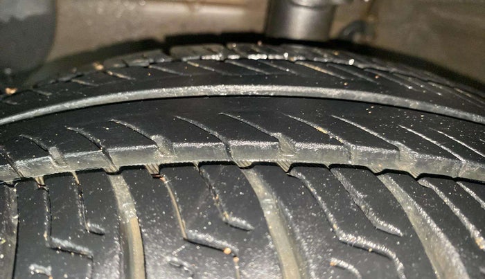 2018 Hyundai Grand i10 SPORTZ AT 1.2 KAPPA VTVT, Petrol, Automatic, 27,491 km, Left Front Tyre Tread