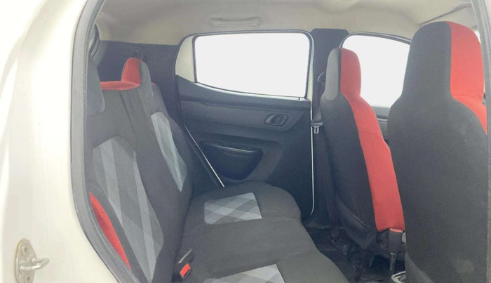 2021 Renault Kwid RXT 1.0 (O), Petrol, Manual, 77,193 km, Right Side Rear Door Cabin