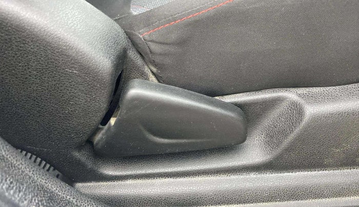 2021 Renault Kwid RXT 1.0 (O), Petrol, Manual, 77,193 km, Driver Side Adjustment Panel