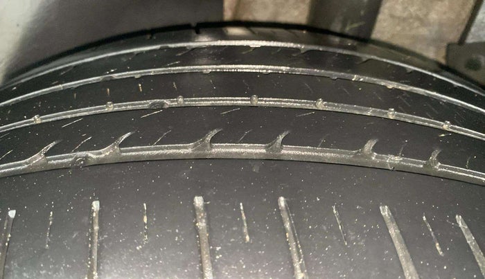 2023 KIA SELTOS  HTK 1.5 PETROL MT, Petrol, Manual, 24,425 km, Left Rear Tyre Tread