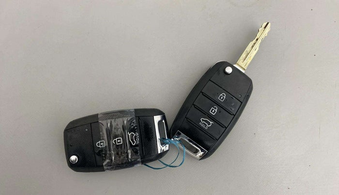 2023 KIA SELTOS  HTK 1.5 PETROL MT, Petrol, Manual, 24,425 km, Key Close Up
