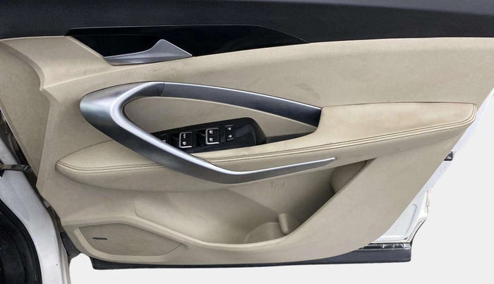 2021 MG HECTOR SHARP 1.5 PETROL CVT, Petrol, Automatic, 63,573 km, Driver Side Door Panels Control