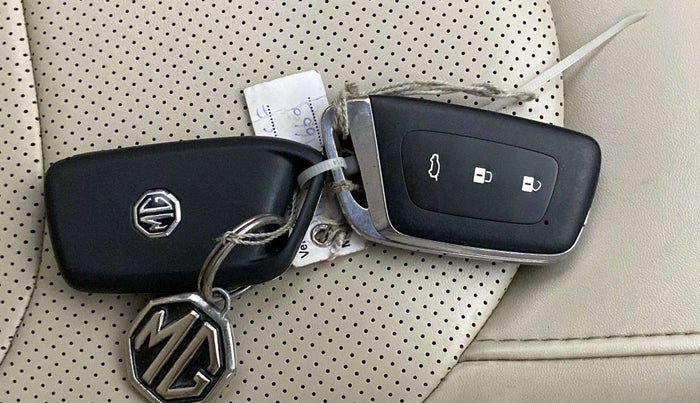 2021 MG HECTOR SHARP 1.5 PETROL CVT, Petrol, Automatic, 63,573 km, Key Close Up