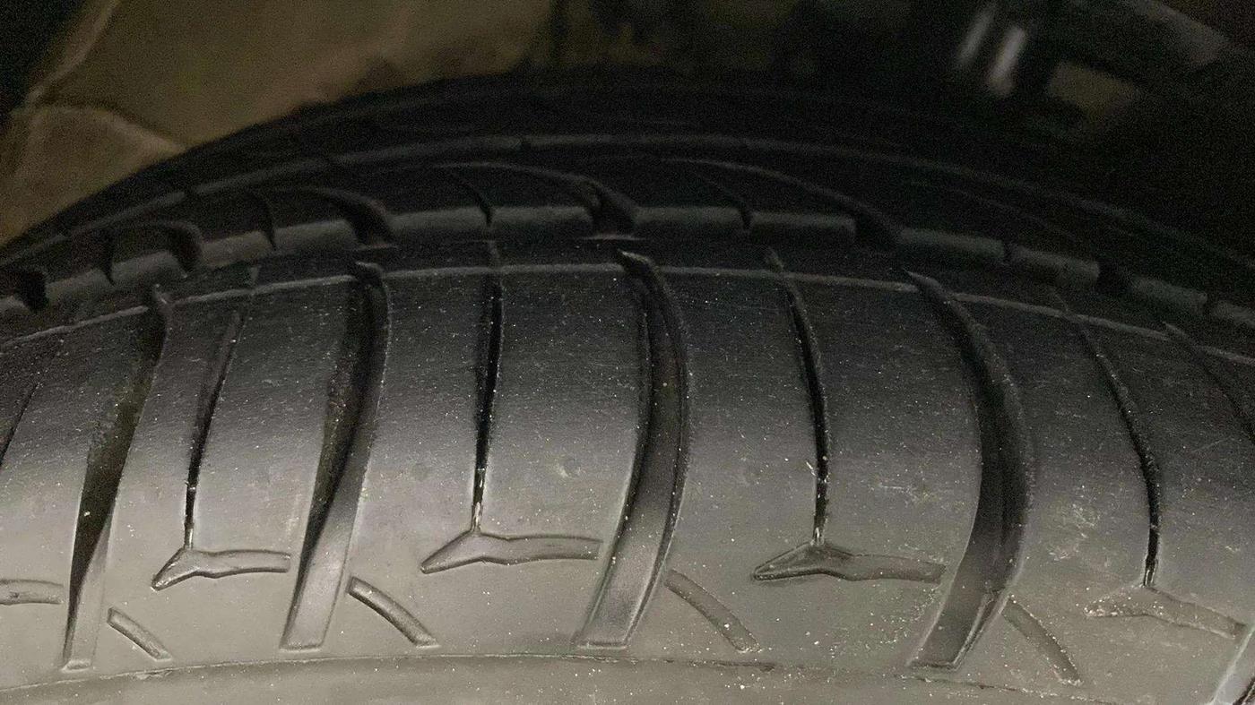 2019 Volkswagen Vento 1.2 TSI HIGHLINE PLUS AT, Petrol, Automatic, 72,748 km, Right Front Tyre Tread