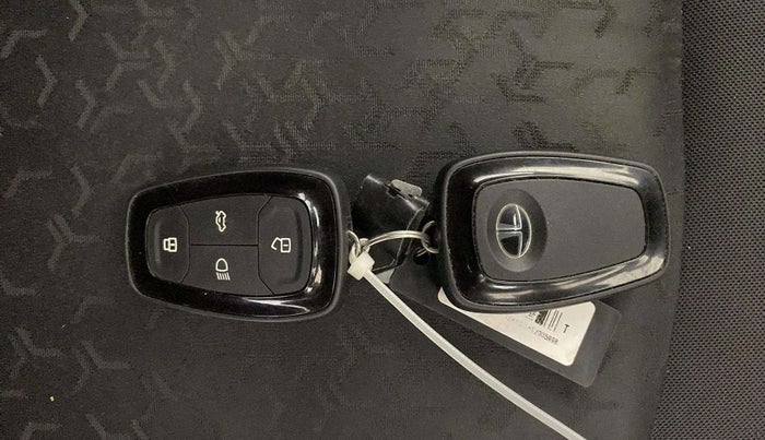 2022 Tata TIGOR XZ PLUS CNG, CNG, Manual, 98,109 km, Key Close Up