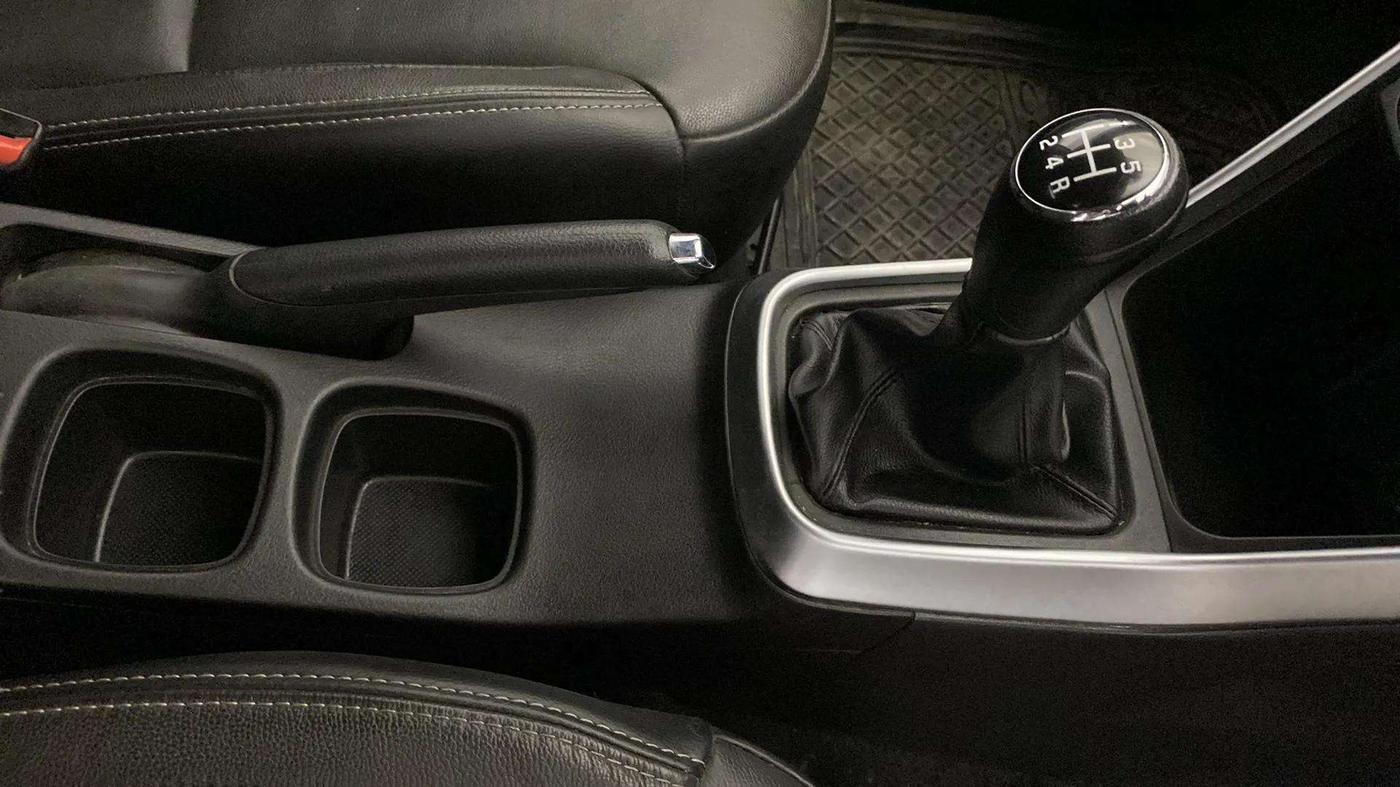 2021 Maruti S Cross ALPHA 1.5, Petrol, Manual, 59,710 km, Gear Lever