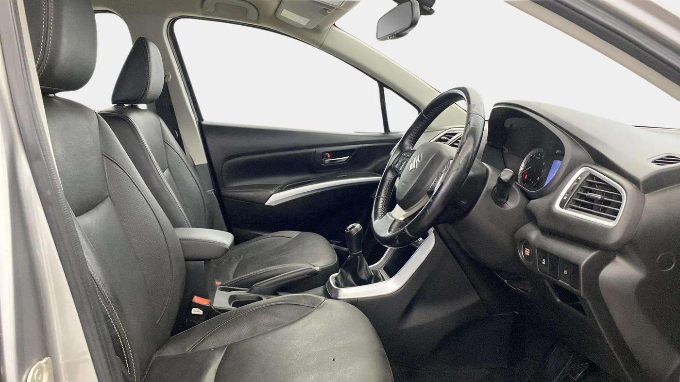 2021 Maruti S Cross ALPHA 1.5, Petrol, Manual, 59,710 km, Right Side Front Door Cabin