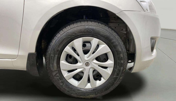 2013 Maruti Swift VXI, Petrol, Manual, 50,002 km, Right Front Wheel