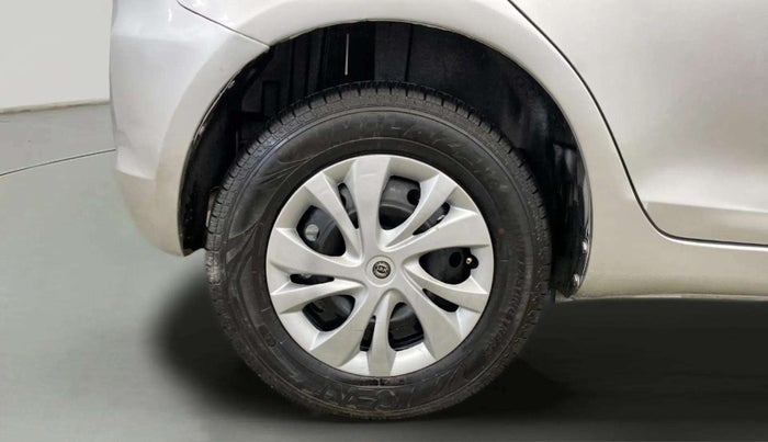 2013 Maruti Swift VXI, Petrol, Manual, 50,002 km, Right Rear Wheel