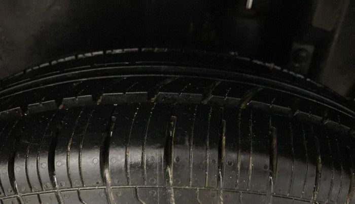 2013 Maruti Swift VXI, Petrol, Manual, 50,002 km, Left Rear Tyre Tread