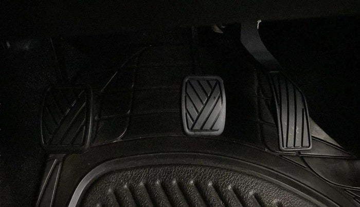 2013 Maruti Swift VXI, Petrol, Manual, 50,002 km, Pedals