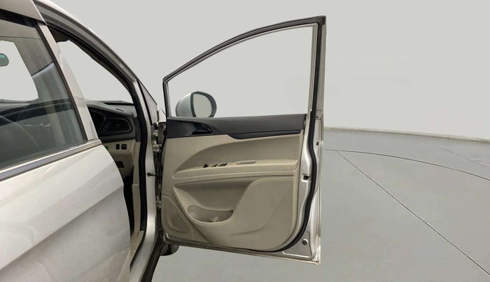 2018 Mahindra MARAZZO M4 7 STR, Diesel, Manual, 86,471 km, RHS Front Door