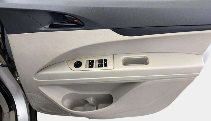 2018 Mahindra MARAZZO M4 7 STR, Diesel, Manual, 86,471 km, Driver Side Door Panels Control