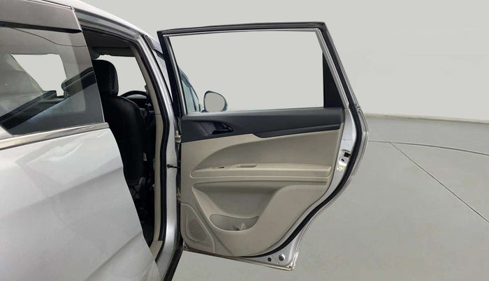2018 Mahindra MARAZZO M4 7 STR, Diesel, Manual, 86,471 km, RHS Rear Door