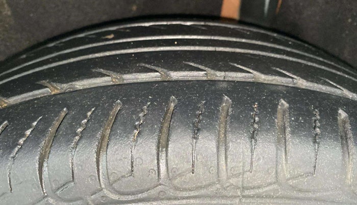 2015 Ford Ecosport TITANIUM 1.5L PETROL AT, Petrol, Automatic, 1,03,172 km, Left Rear Tyre Tread