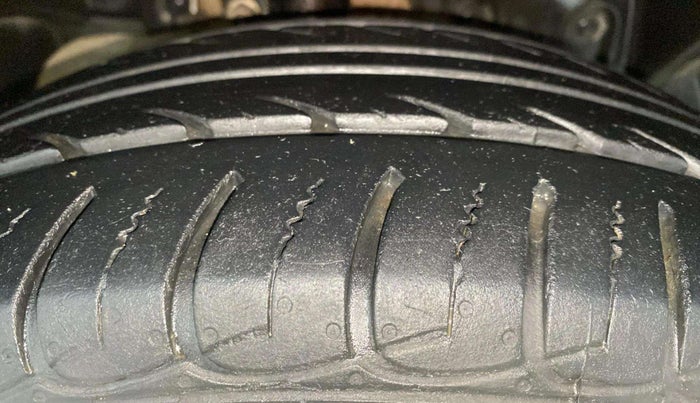 2015 Ford Ecosport TITANIUM 1.5L PETROL AT, Petrol, Automatic, 1,03,172 km, Right Front Tyre Tread