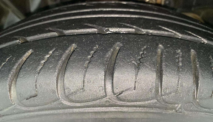 2015 Ford Ecosport TITANIUM 1.5L PETROL AT, Petrol, Automatic, 1,03,172 km, Left Front Tyre Tread