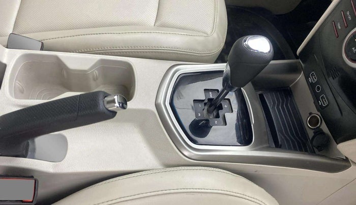 2023 Mahindra XUV300 W8 (O) 1.5 DIESEL AMT, Diesel, Automatic, 29,593 km, Gear Lever