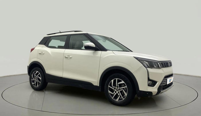 2023 Mahindra XUV300 W8 (O) 1.5 DIESEL AMT, Diesel, Automatic, 29,593 km, Right Front Diagonal