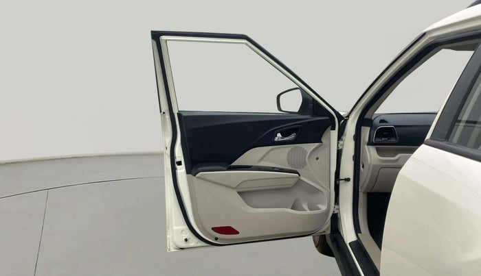2023 Mahindra XUV300 W8 (O) 1.5 DIESEL AMT, Diesel, Automatic, 29,593 km, LHS Front Door