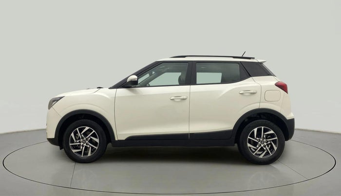 2023 Mahindra XUV300 W8 (O) 1.5 DIESEL AMT, Diesel, Automatic, 29,593 km, Left Side
