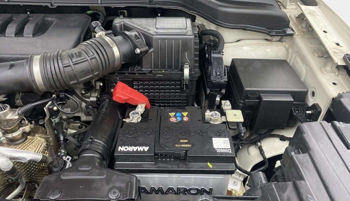 2023 Mahindra XUV300 W8 (O) 1.5 DIESEL AMT, Diesel, Automatic, 29,593 km, Engine View - Left