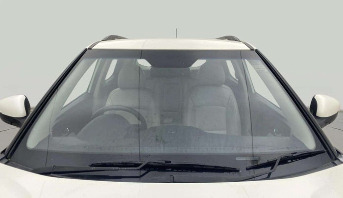 2023 Mahindra XUV300 W8 (O) 1.5 DIESEL AMT, Diesel, Automatic, 29,593 km, Front Windshield