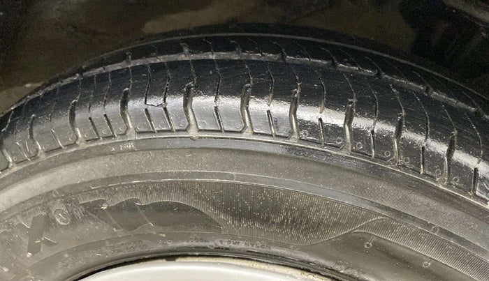 2014 Hyundai i10 MAGNA 1.1, Petrol, Manual, 59,400 km, Right Front Tyre Tread