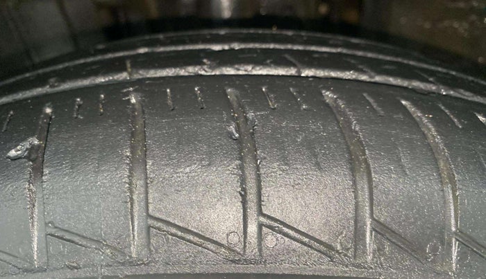 2019 Renault TRIBER RXZ, Petrol, Manual, 28,496 km, Left Front Tyre Tread