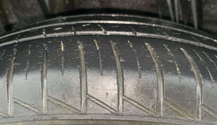 2019 Renault TRIBER RXZ, Petrol, Manual, 28,496 km, Right Rear Tyre Tread