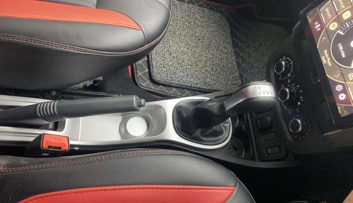 2018 Renault Duster RXS CVT, Petrol, Automatic, 27,458 km, Gear Lever