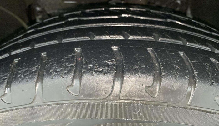 2018 Renault Duster RXS CVT, Petrol, Automatic, 27,458 km, Left Front Tyre Tread