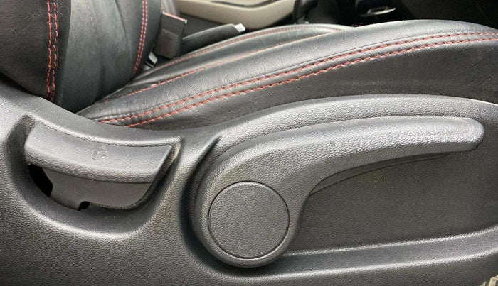 2019 Hyundai Elite i20 SPORTZ PLUS 1.2, Petrol, Manual, 62,519 km, Driver Side Adjustment Panel
