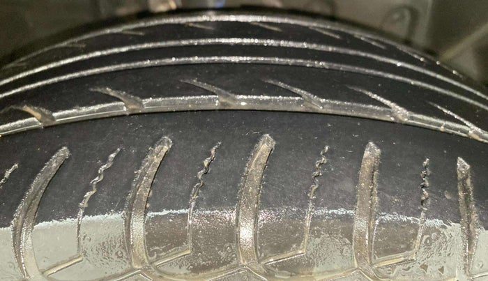 2017 Ford Ecosport TITANIUM 1.5L PETROL AT, Petrol, Automatic, 33,781 km, Right Front Tyre Tread