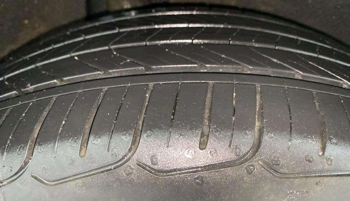 2016 Maruti Baleno ALPHA PETROL 1.2, Petrol, Manual, 71,989 km, Right Rear Tyre Tread