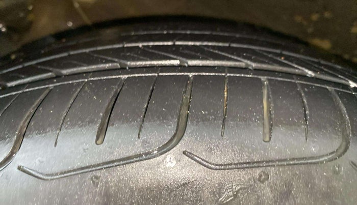 2016 Maruti Baleno ALPHA PETROL 1.2, Petrol, Manual, 71,989 km, Left Front Tyre Tread