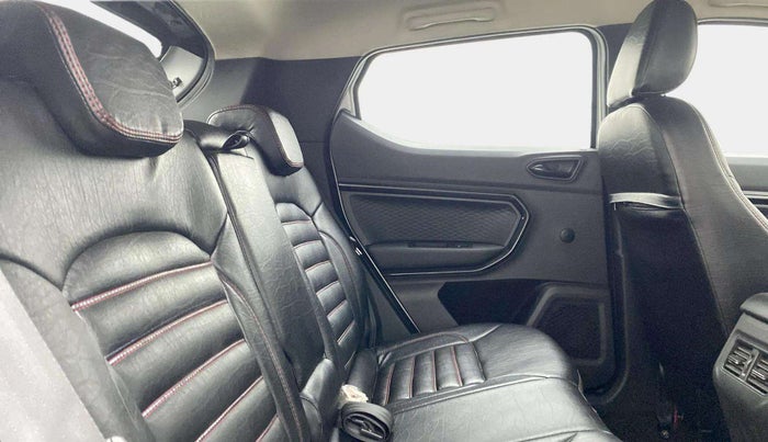 2022 Renault Kiger RXZ AMT DUAL TONE, Petrol, Automatic, 33,781 km, Right Side Rear Door Cabin