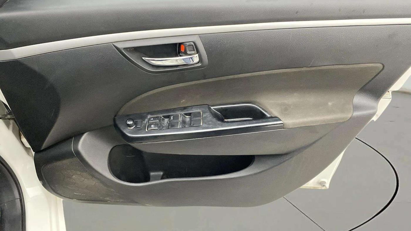 2017 Maruti Swift VXI, Petrol, Manual, 34,288 km, Driver Side Door Panels Control