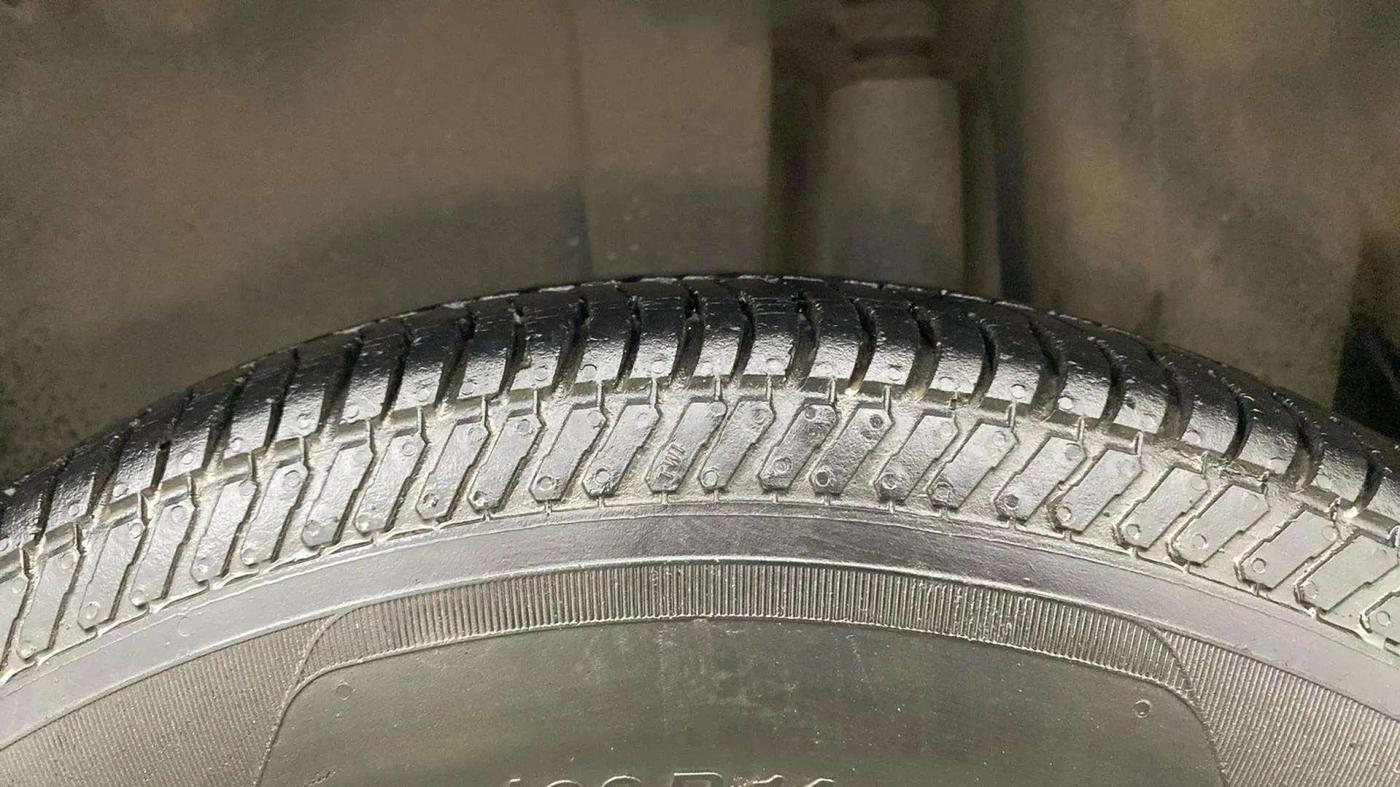 2017 Maruti Swift VXI, Petrol, Manual, 34,288 km, Left Rear Tyre Tread