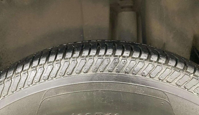 2017 Maruti Swift VXI, Petrol, Manual, 34,288 km, Left Rear Tyre Tread