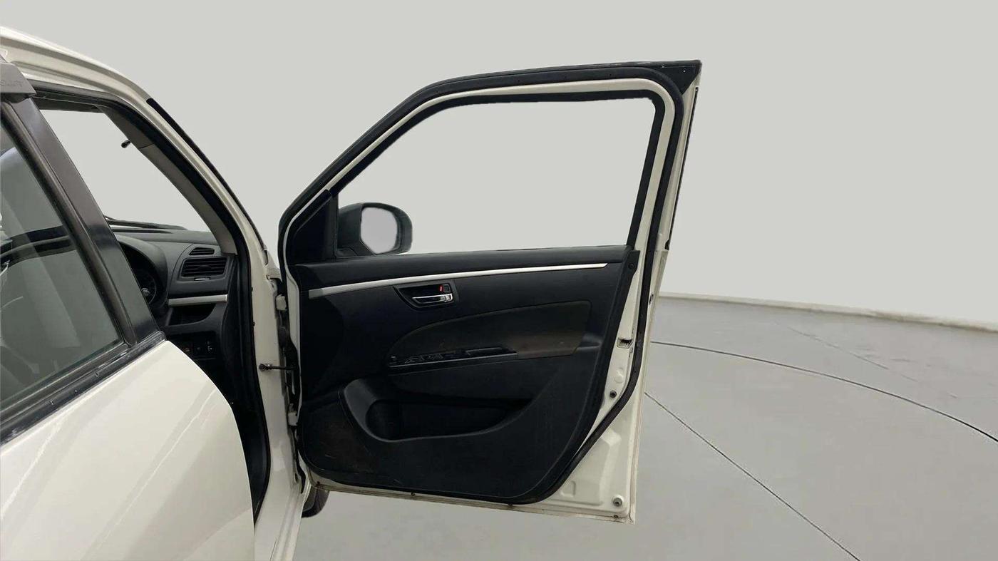 2017 Maruti Swift VXI, Petrol, Manual, 34,288 km, RHS Front Door