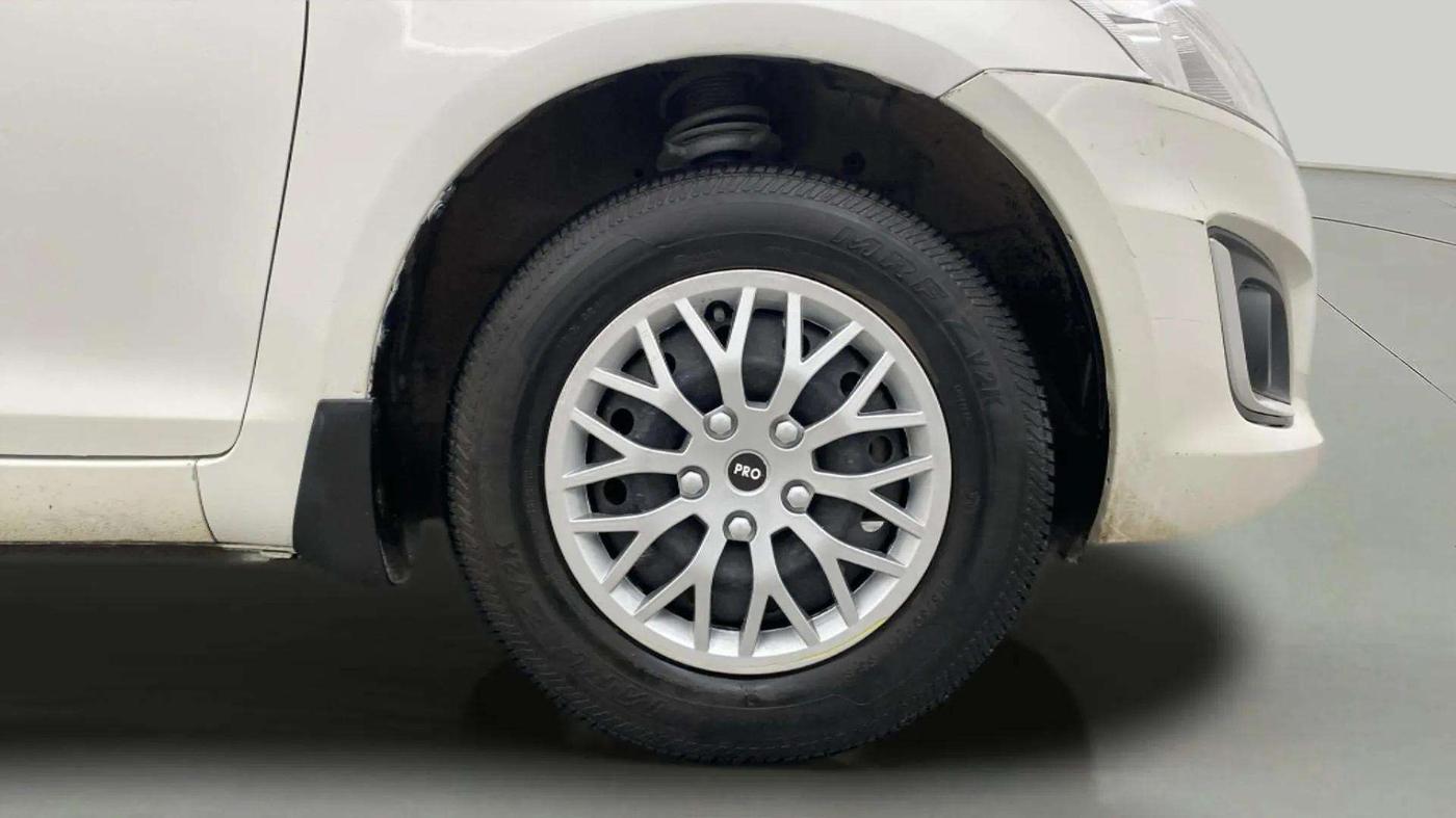 2017 Maruti Swift VXI, Petrol, Manual, 34,288 km, Right Front Wheel
