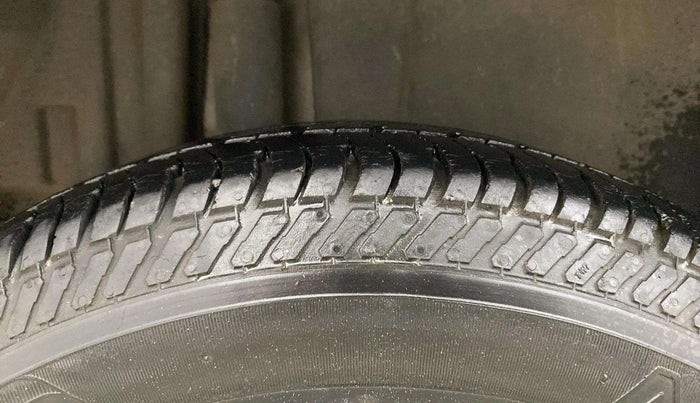 2017 Maruti Swift VXI, Petrol, Manual, 34,288 km, Right Rear Tyre Tread