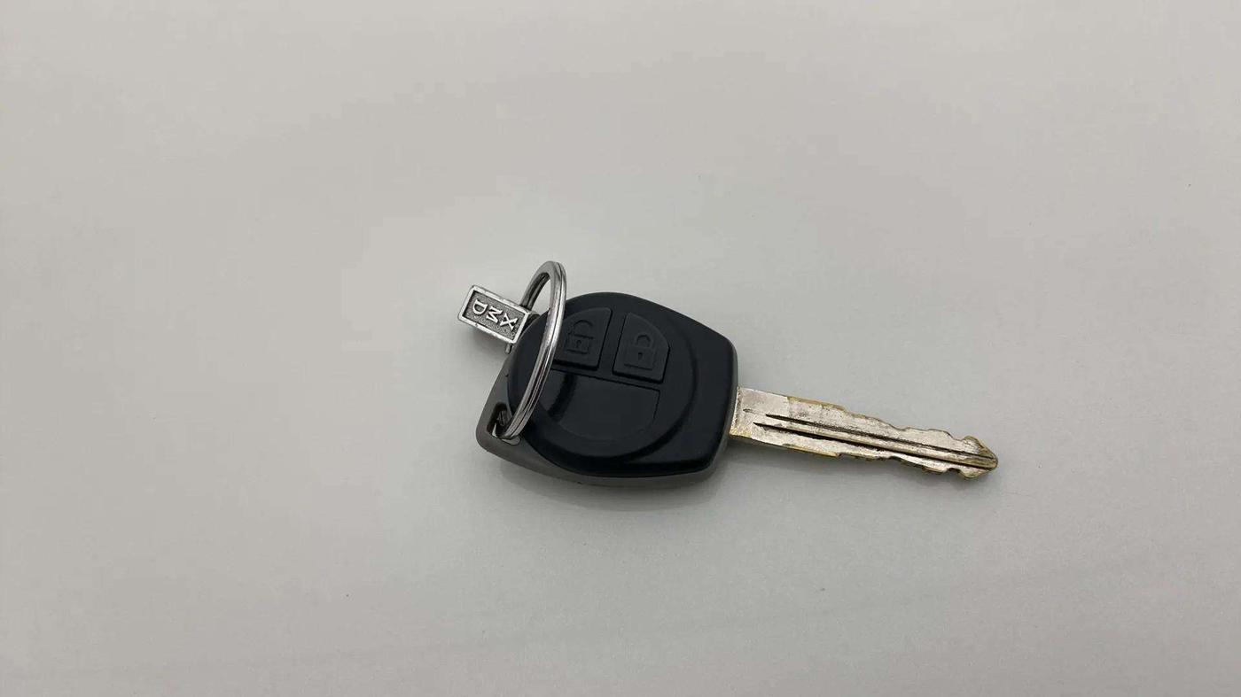 2017 Maruti Swift VXI, Petrol, Manual, 34,288 km, Key Close Up