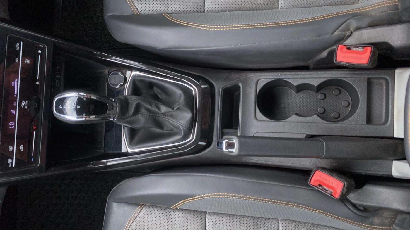 2022 Skoda KUSHAQ STYLE 1.5L TSI DSG (6 AIRBAGS), Petrol, Automatic, 47,853 km, Gear Lever