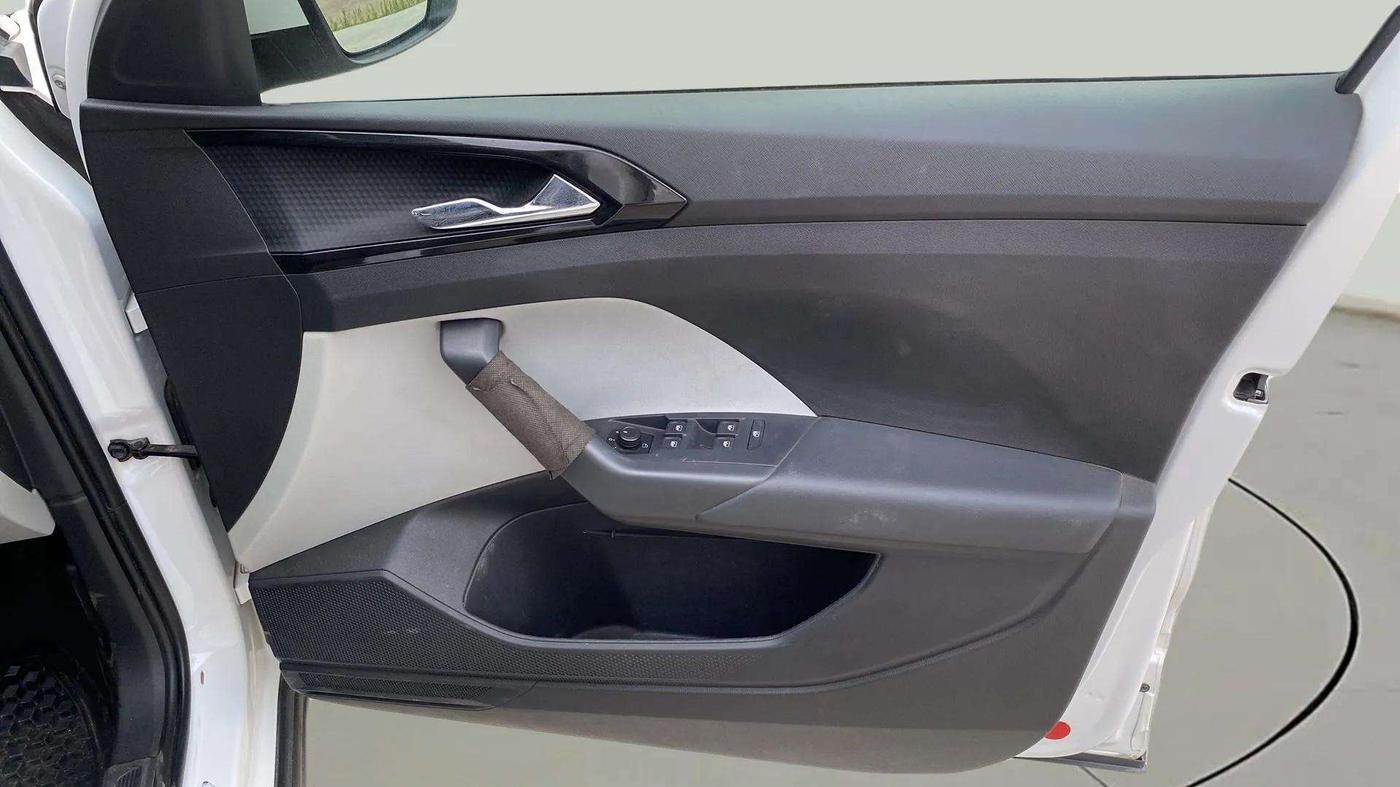 2022 Skoda KUSHAQ STYLE 1.5L TSI DSG (6 AIRBAGS), Petrol, Automatic, 47,853 km, Driver Side Door Panels Control