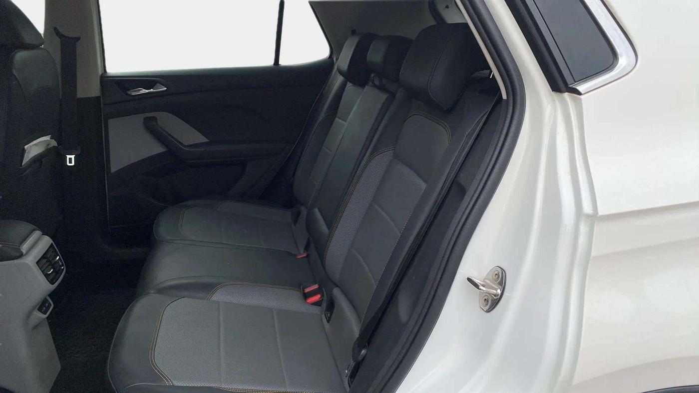 2022 Skoda KUSHAQ STYLE 1.5L TSI DSG (6 AIRBAGS), Petrol, Automatic, 47,853 km, Right Side Rear Door Cabin